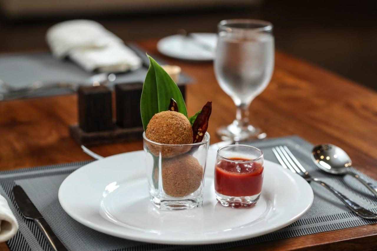 Manthila Hotel Anuradhapura Ngoại thất bức ảnh